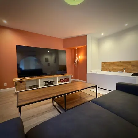 P01 Grand Proche Gare Cinema Jacuzzi Rdc Sur Cour Privative Apartment