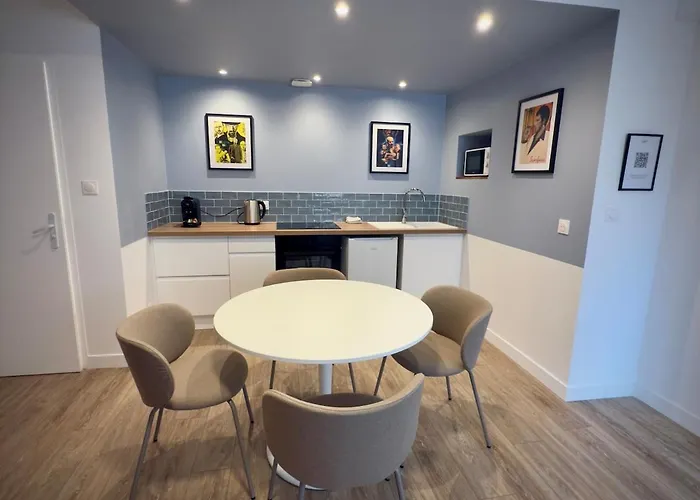 P01 Grand Proche Gare Cinema Jacuzzi Rdc Sur Cour Privative Apartment *