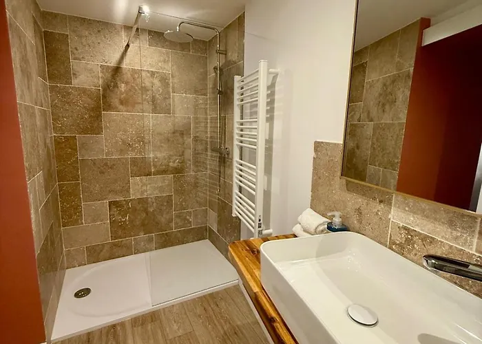 P01 Grand Proche Gare Cinema Jacuzzi Rdc Sur Cour Privative Apartment *