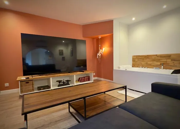 P01 Grand Proche Gare Cinema Jacuzzi Rdc Sur Cour Privative Apartment